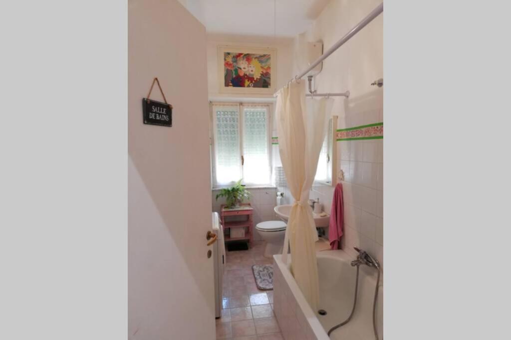 Casa Vacanze Gli Oleandri Bracciano  Ngoại thất bức ảnh
