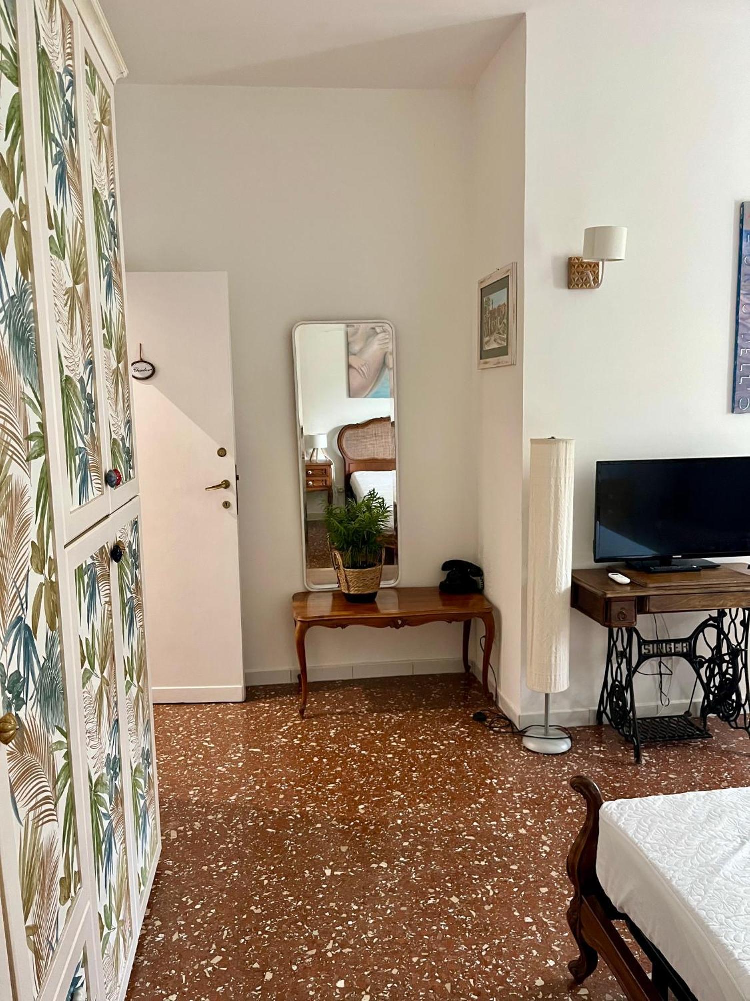 Casa Vacanze Gli Oleandri Bracciano  Ngoại thất bức ảnh